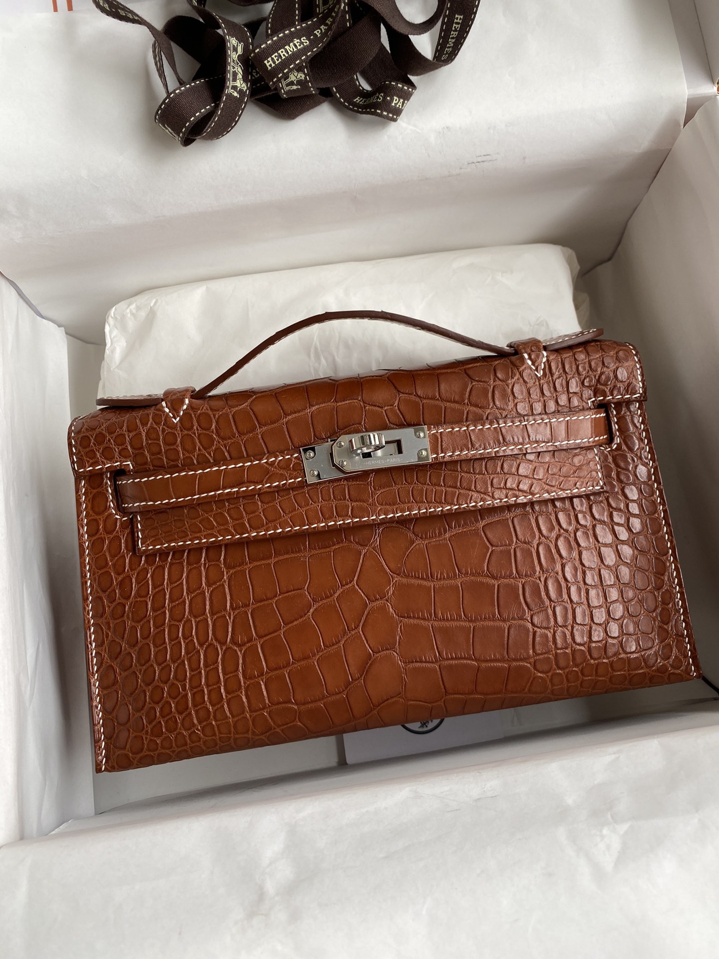 Hermes Mini Kelly Pochette 22cm Bag In Brown Shiny Alligator Leather